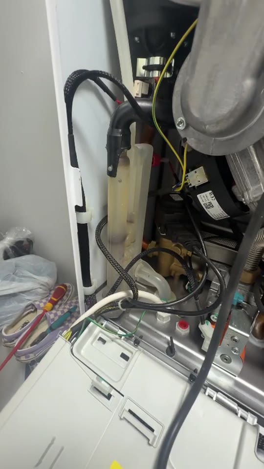Osmondthorpe, Leeds — Baxi Main 30 kW boiler service: dirty condensate bottle (trap) identified.